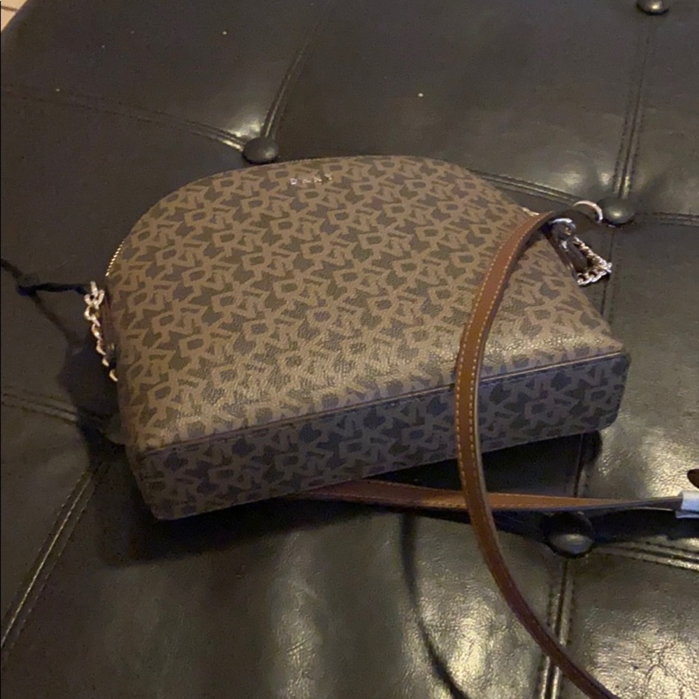 New DKNY women’s crossbody bag SOLD
